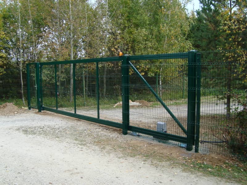 Сетчатый забор DoorHan в Сыктывкаре с установкой