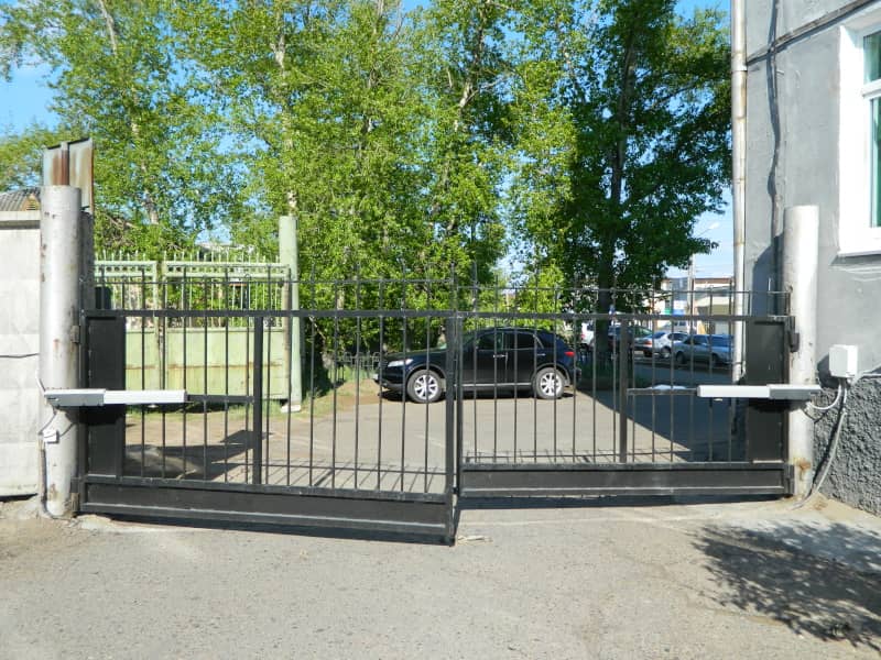 Уличные ворота DoorHan в Усинске с установкой