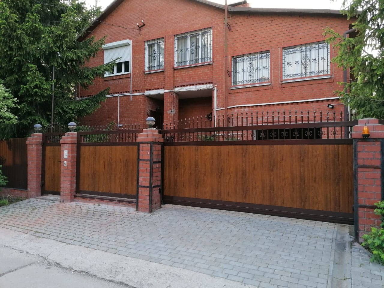 Уличные ворота DoorHan в Сыктывкаре с установкой