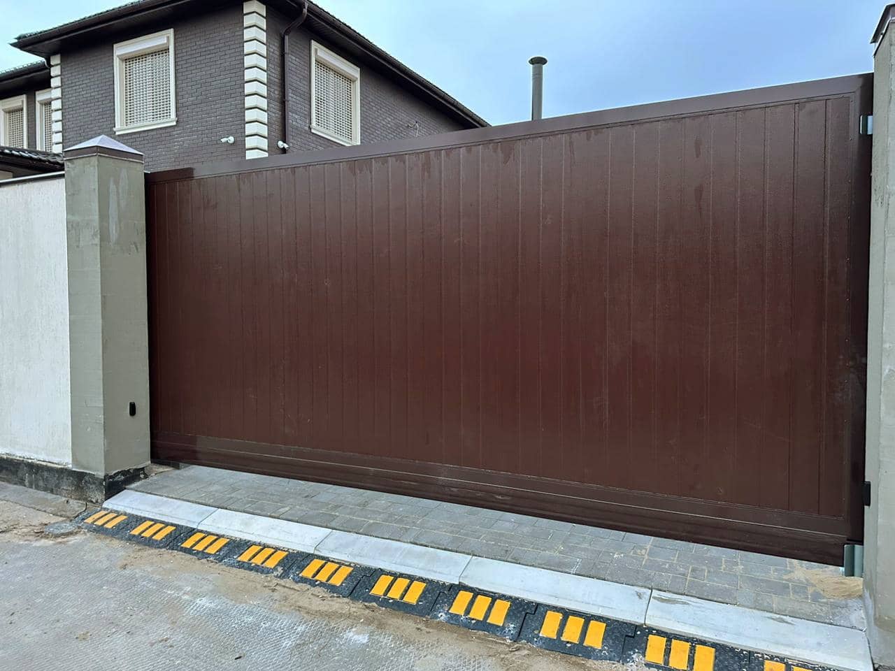 Уличные ворота DoorHan в Сыктывкаре с установкой