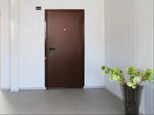 Предлагаем входные железные двери в квартиру DoorHan ЭКО 980х2050 в Усинске по выгодной цене